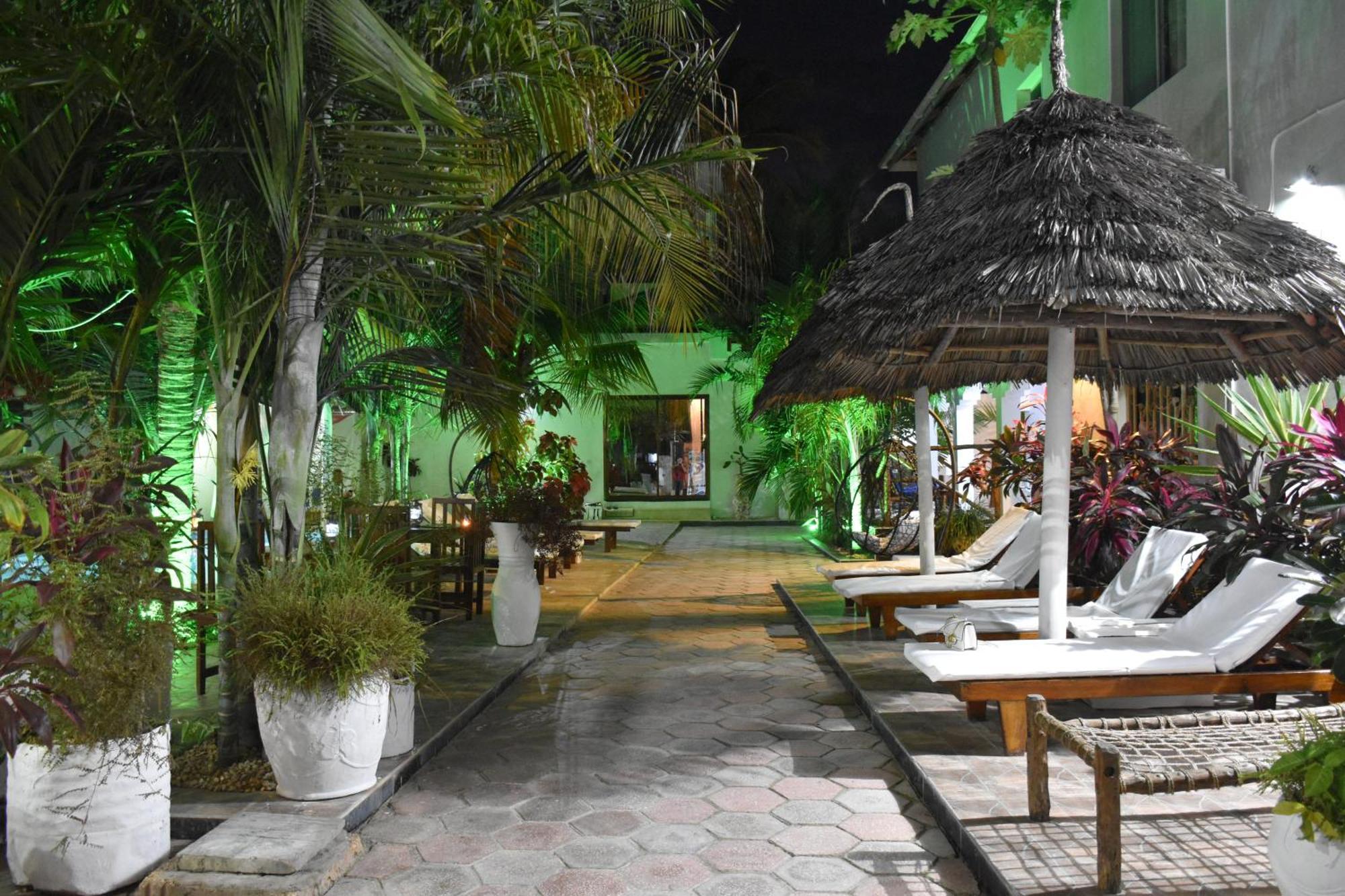 Cezere The Palm Hotel Paje Exterior photo